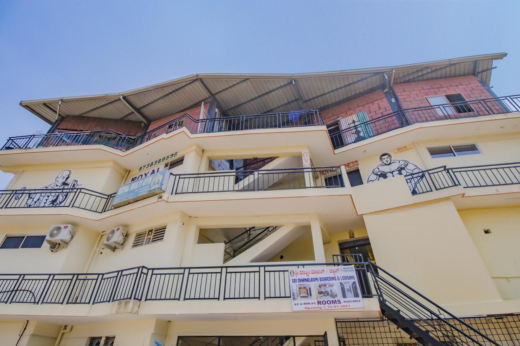 Oyo 79181 Sri Dhanalakshmi Boarding & Lodging บังกาลอร์ ภายนอก รูปภาพ