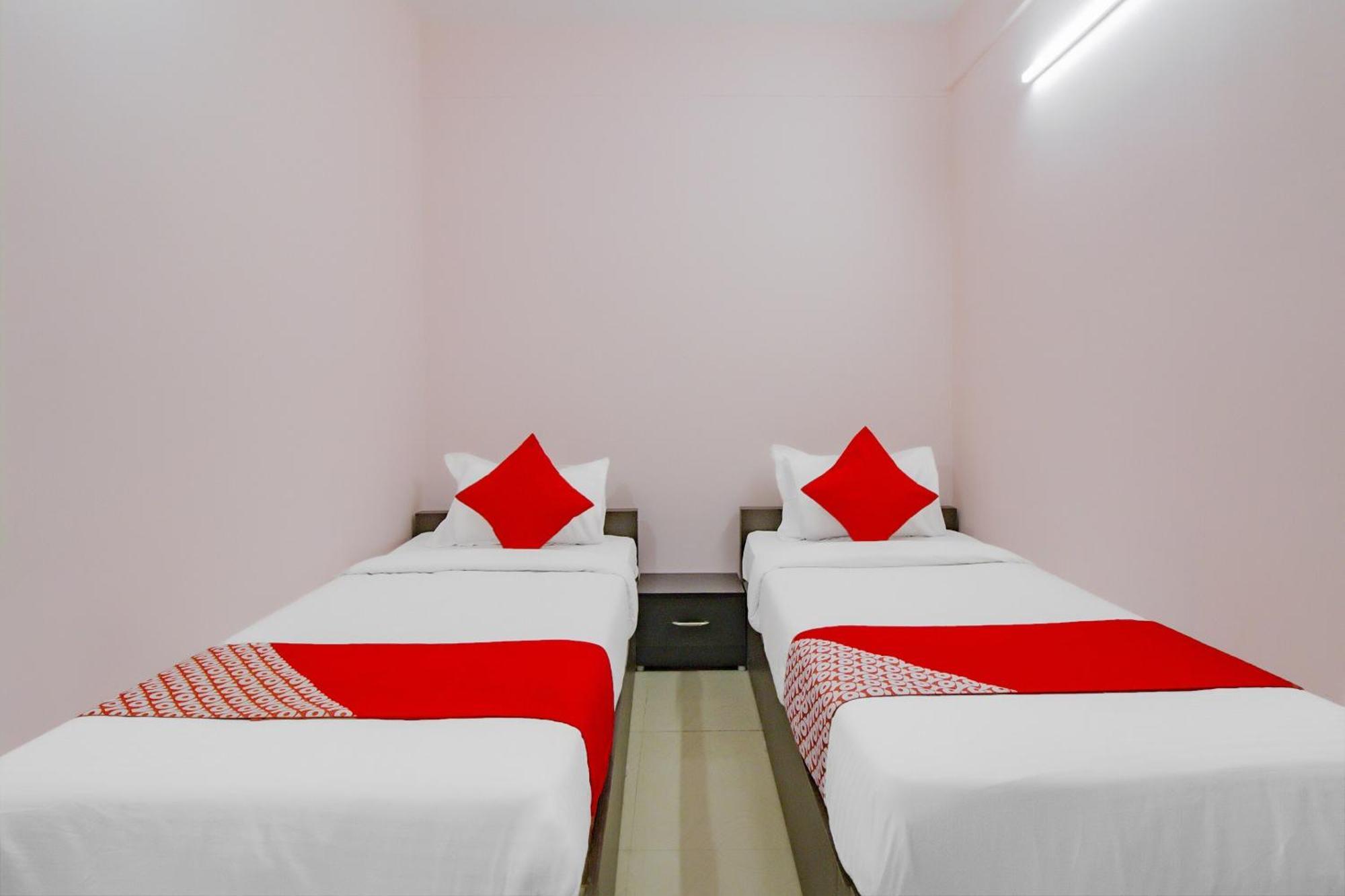 Oyo 79181 Sri Dhanalakshmi Boarding & Lodging บังกาลอร์ ภายนอก รูปภาพ
