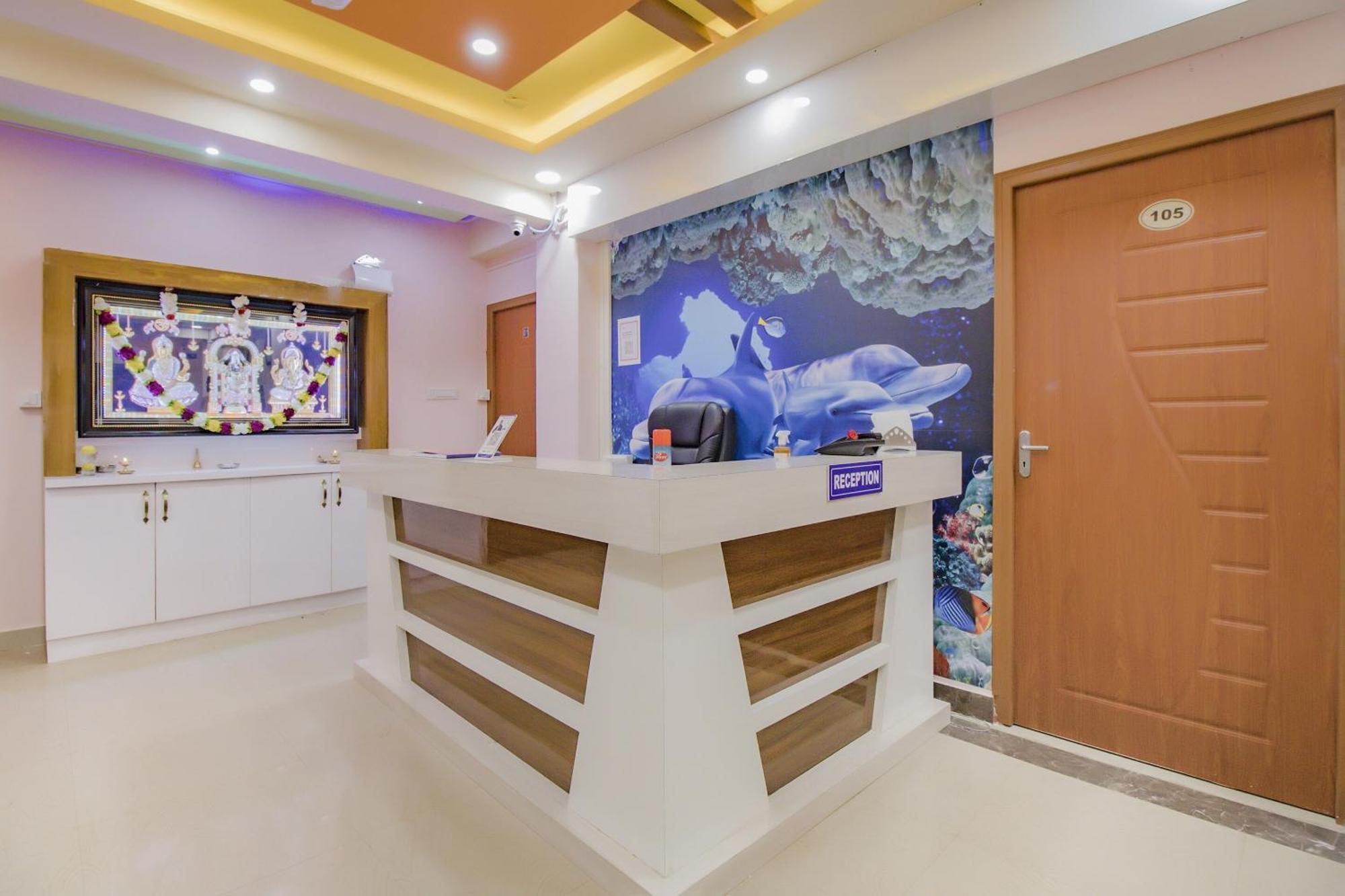 Oyo 79181 Sri Dhanalakshmi Boarding & Lodging บังกาลอร์ ภายนอก รูปภาพ